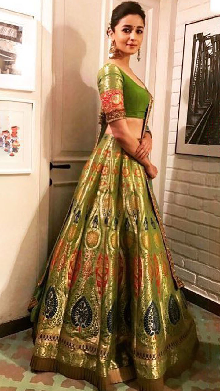 Manish malhotra shop banarasi lehenga